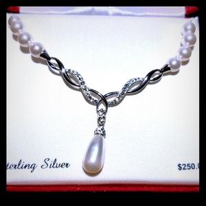 Artistique Necklace w/ Swarovski Crystals